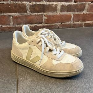 Veja V-90 Trainers